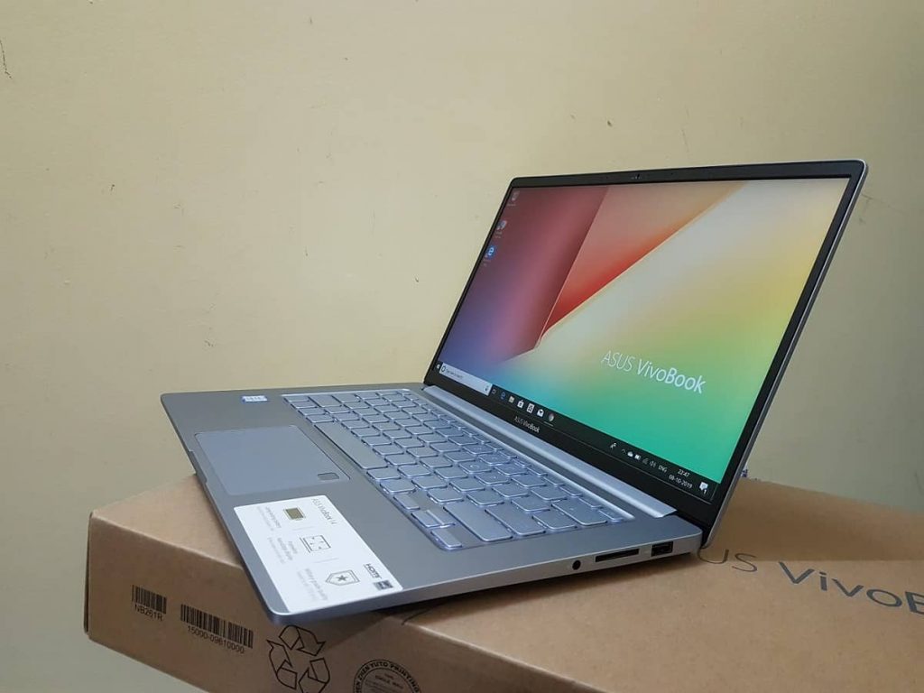 Asus VivoBook 14 X403 Review